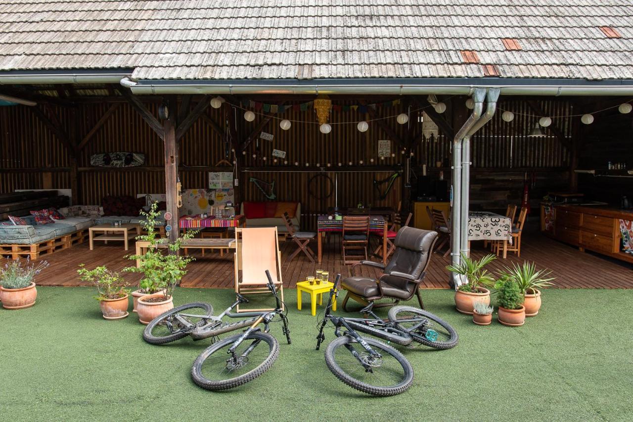 Bikeski Family Hotel, B&B, Apartaments, Rooms Mezica Экстерьер фото