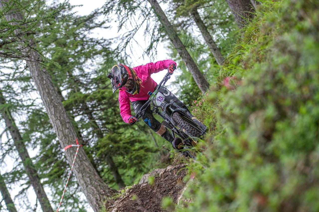 Bikeski Family Hotel, B&B, Apartaments, Rooms Mezica Экстерьер фото